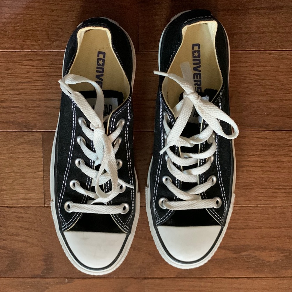 Black Converse Church Taylor low tops